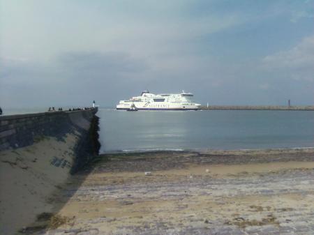 ferry devant la jetéé ouest