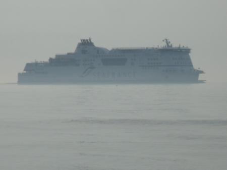 ferry dans la brume